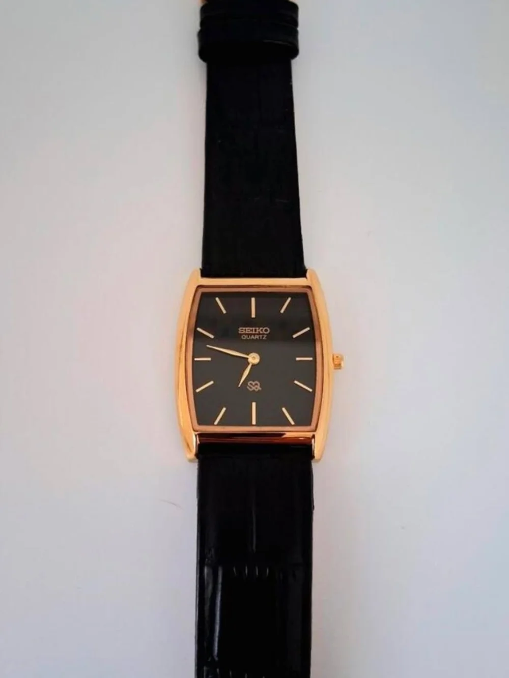 Seîko Slim Tonneau Barrel 33mm Tank Watch for me or Women